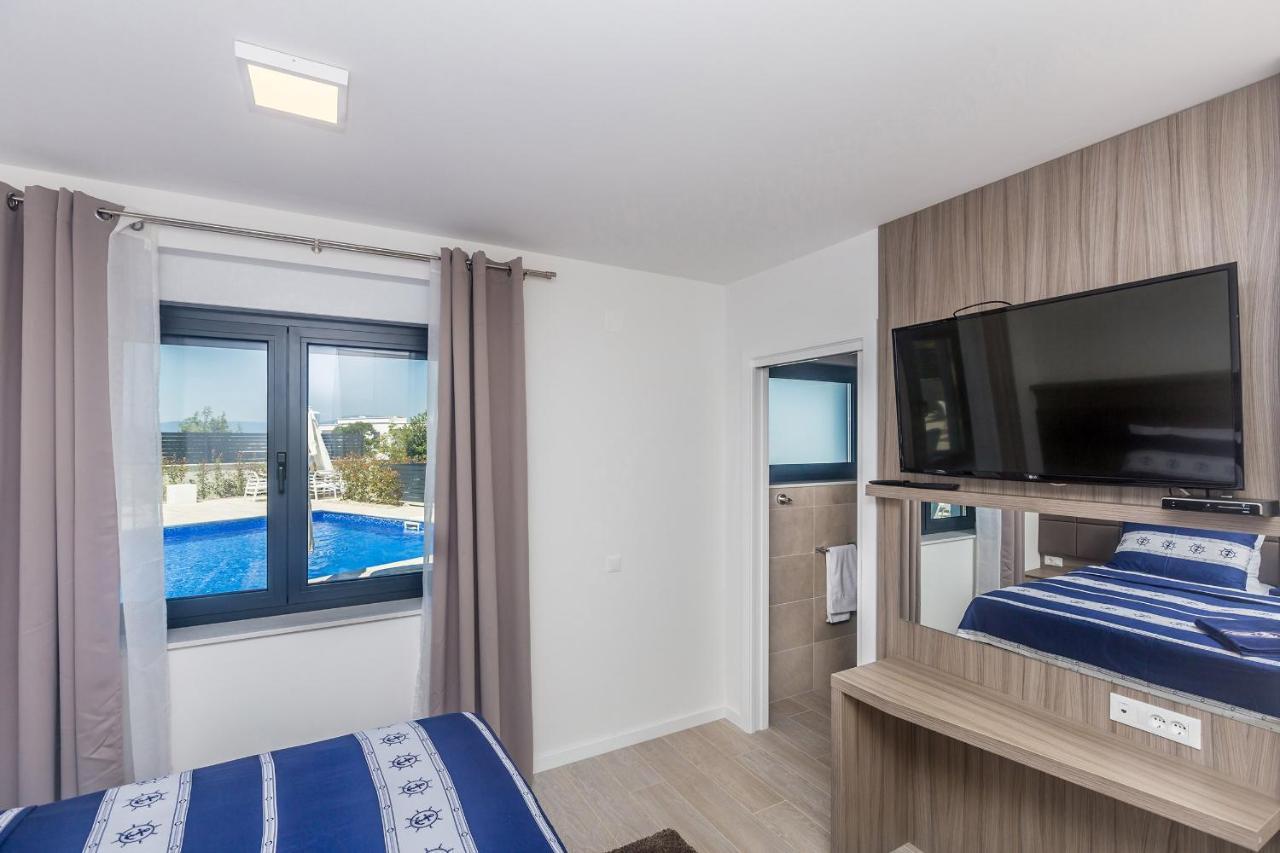 Villa Poseidon Rova By El-Pi Tours Malinska Bagian luar foto